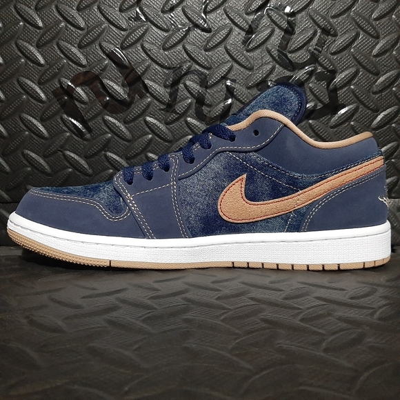 Jordan 1 Low SE Denim shoes DH1259-400 size 8.5 - Picture 2 of 7